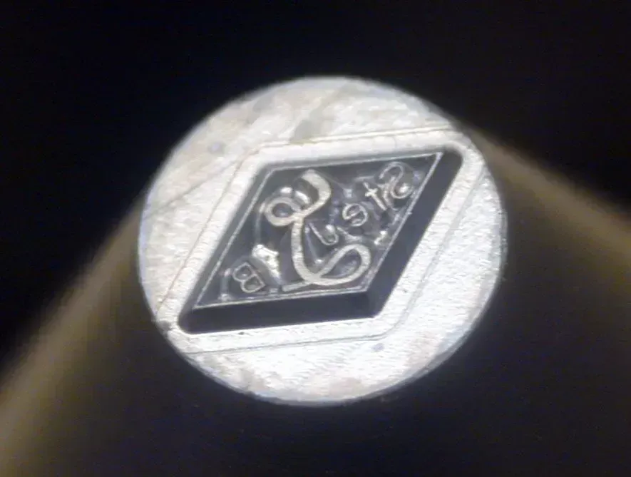 Gravure poinçons à Saint-Vit